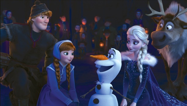『アナ雪』最新作、家族の絆を歌う新曲「When We’re Together」披露！ アナとエルサが一緒に歌う本編シーンを初公開